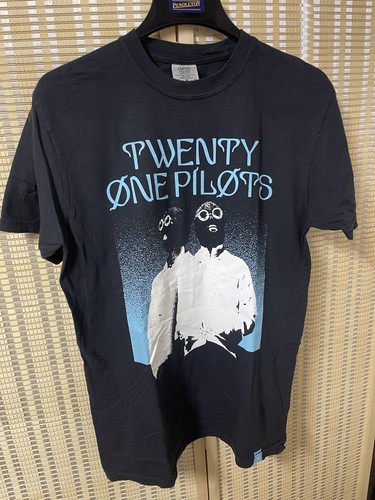 Medium twenty one - medium, pilots